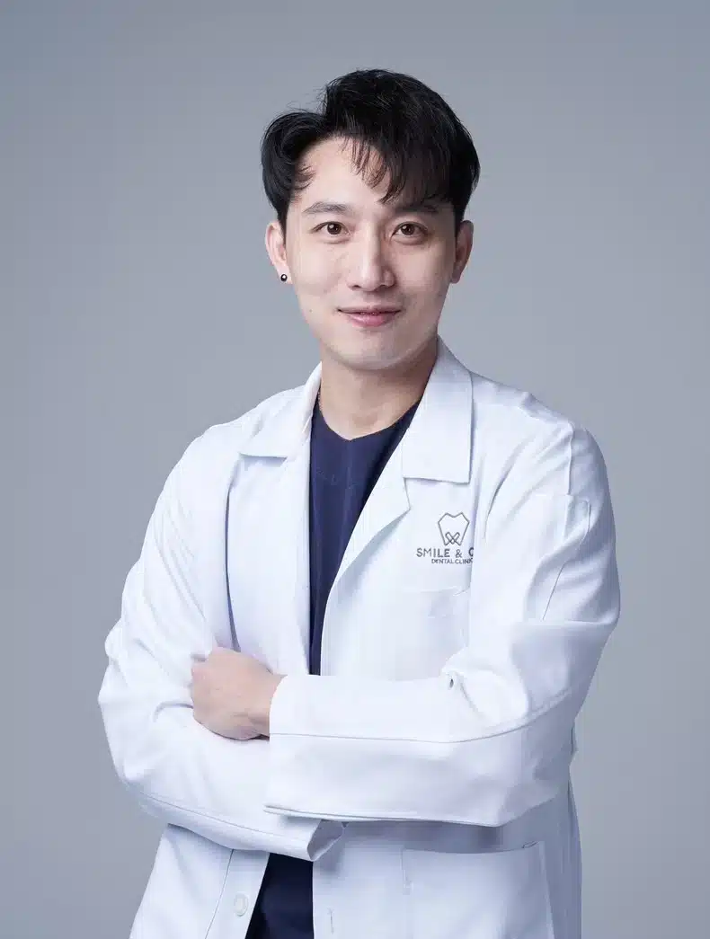 ทพ.-ฐิตินพ-ริยะตานนท์-Smile-and-co-dental-clinic.jpg