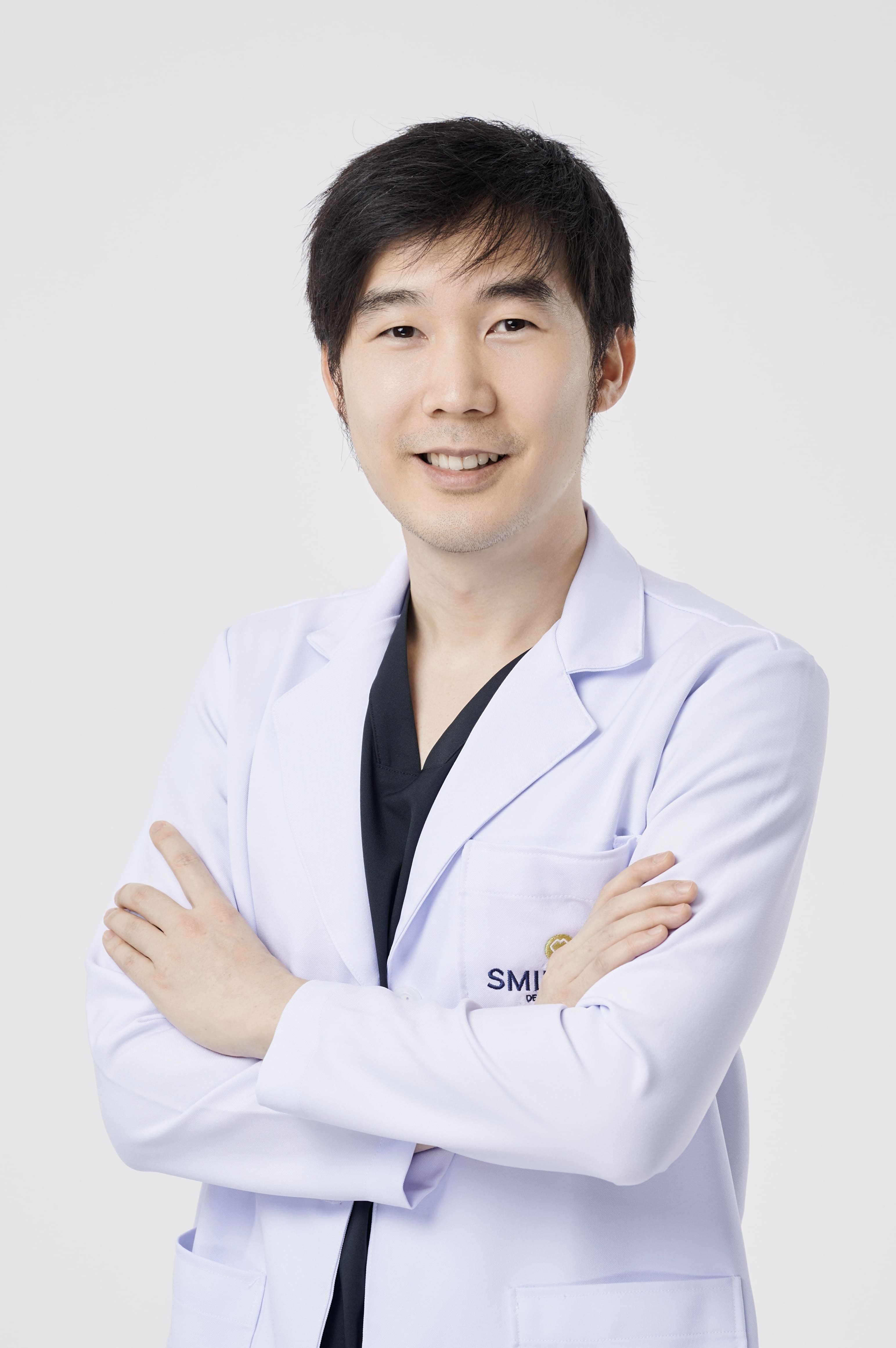 ทพ. ภาณุพงศ์ ธรรมพิบูล smile and co dental clinic