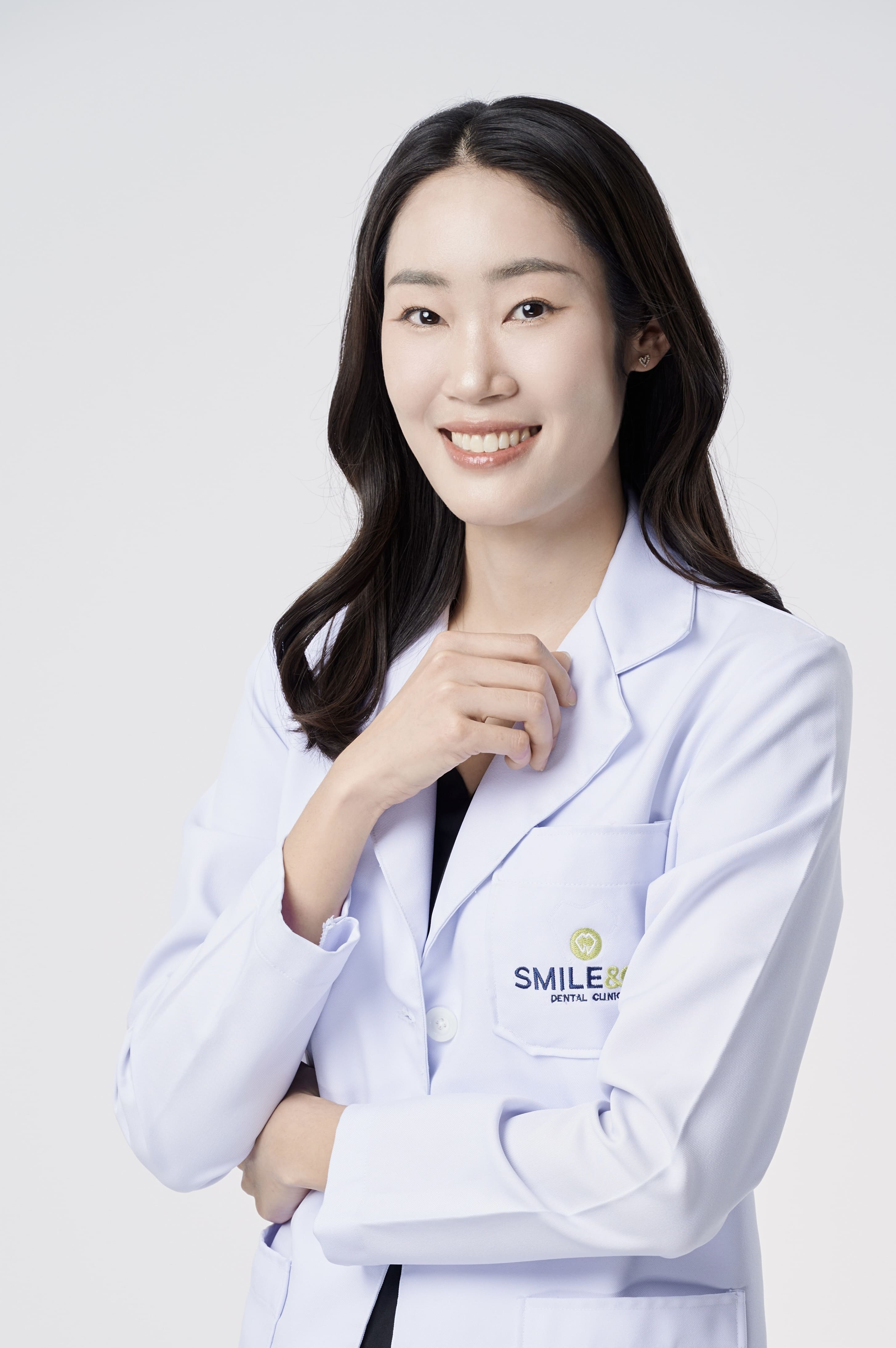 ทพญ. ปารณีย์ ลีฬหาทร smile and co dental clinic