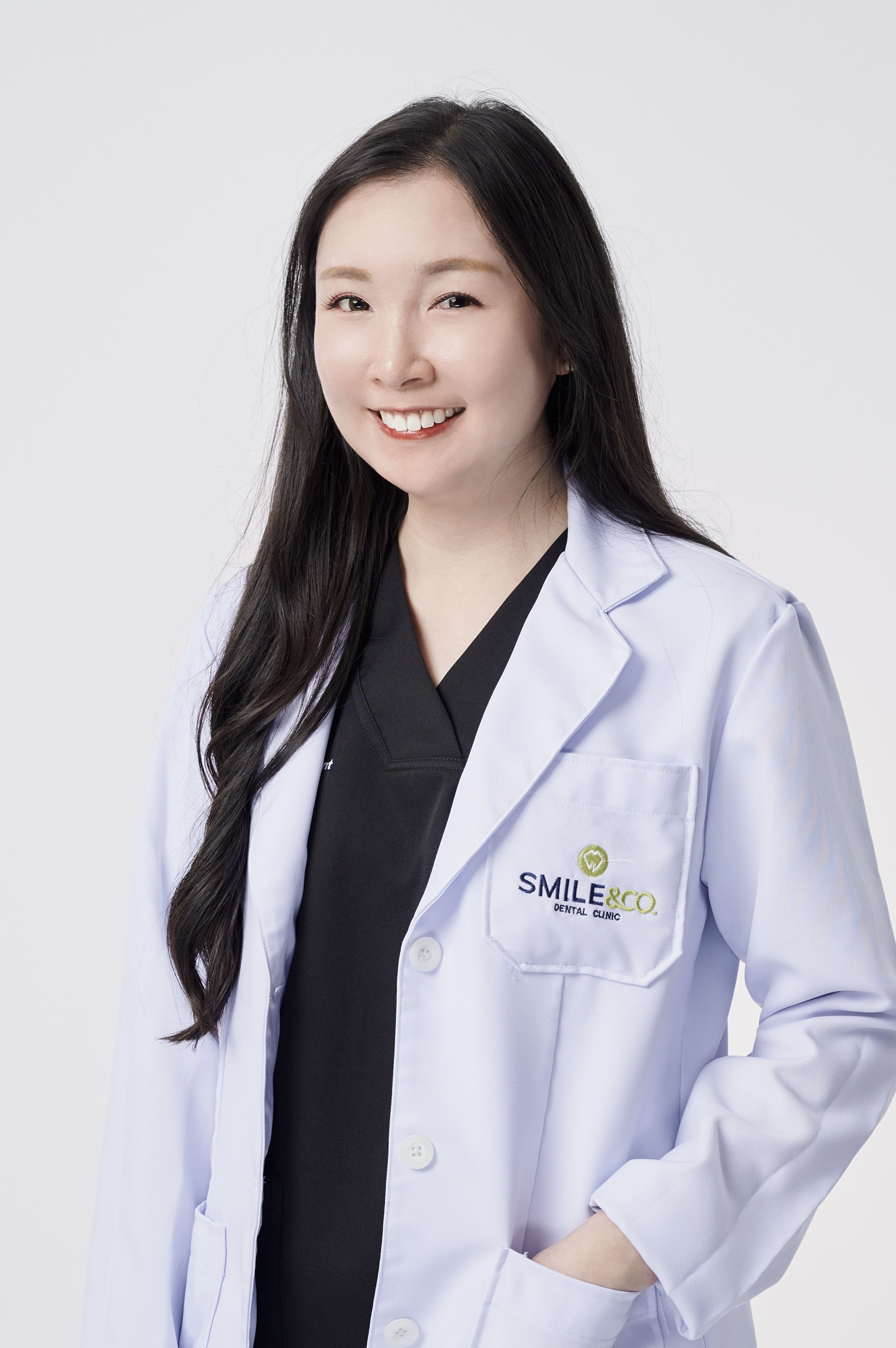 ทพญ. ภาวิตา วานิชหานนท์ smile and co dental clinic