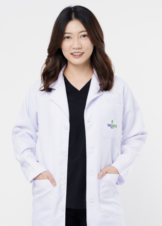 ทพญ.ฉัตรสุมณี โสรัจจกุล - smile and co dental clinic