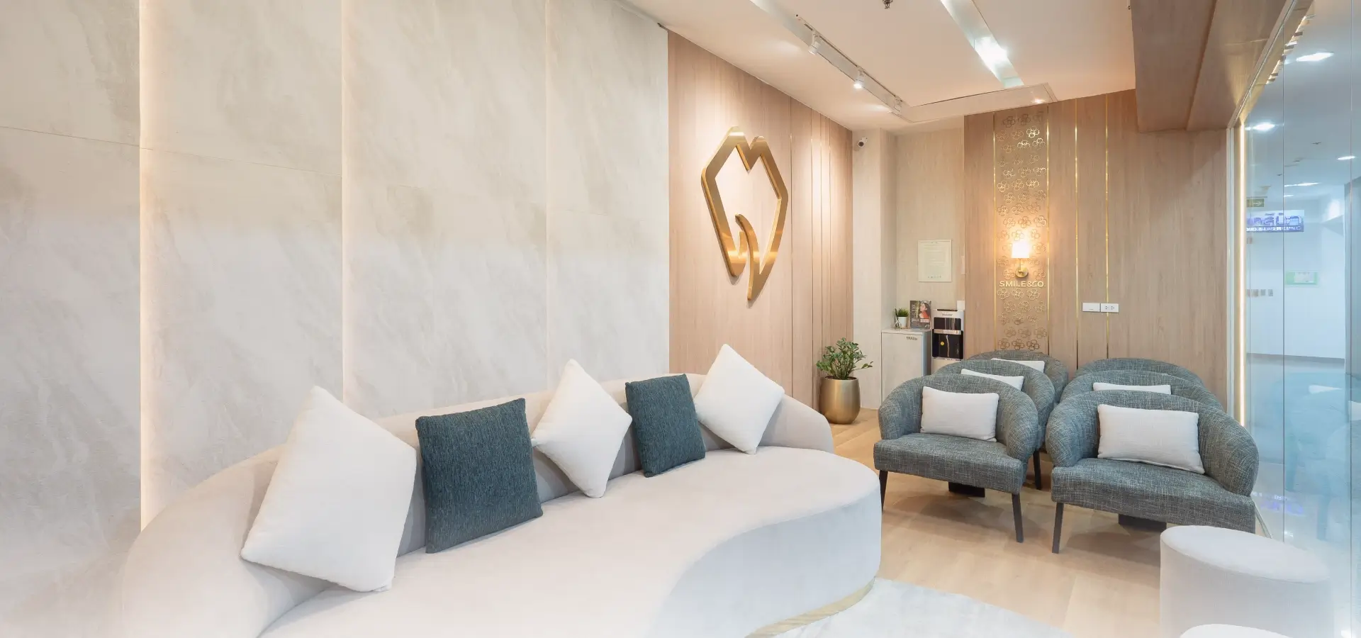 SMILE & CO. Dental Clinic