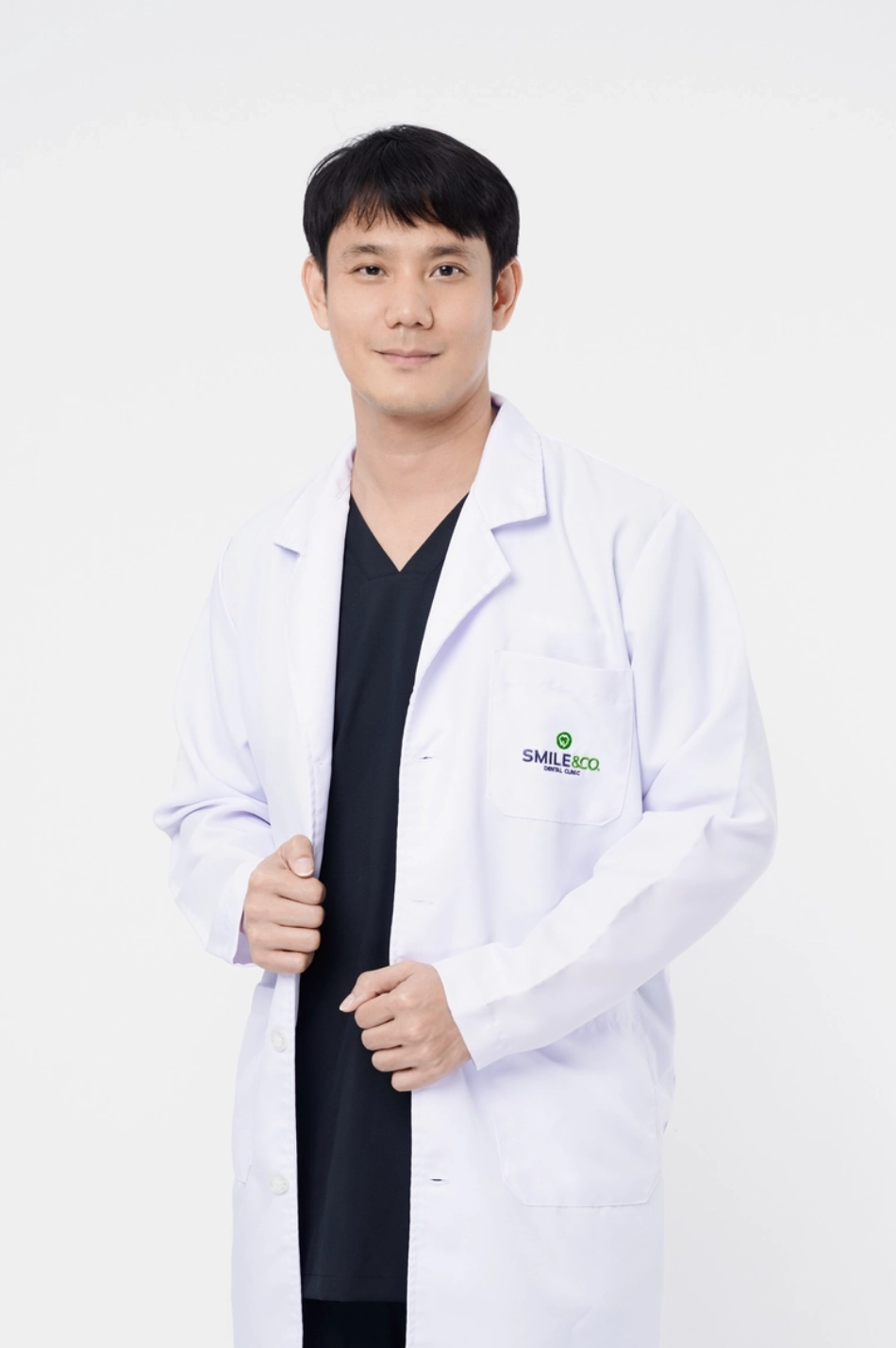 ทพ. สุรวุฒิ อัตชู - smile and co dental clinic