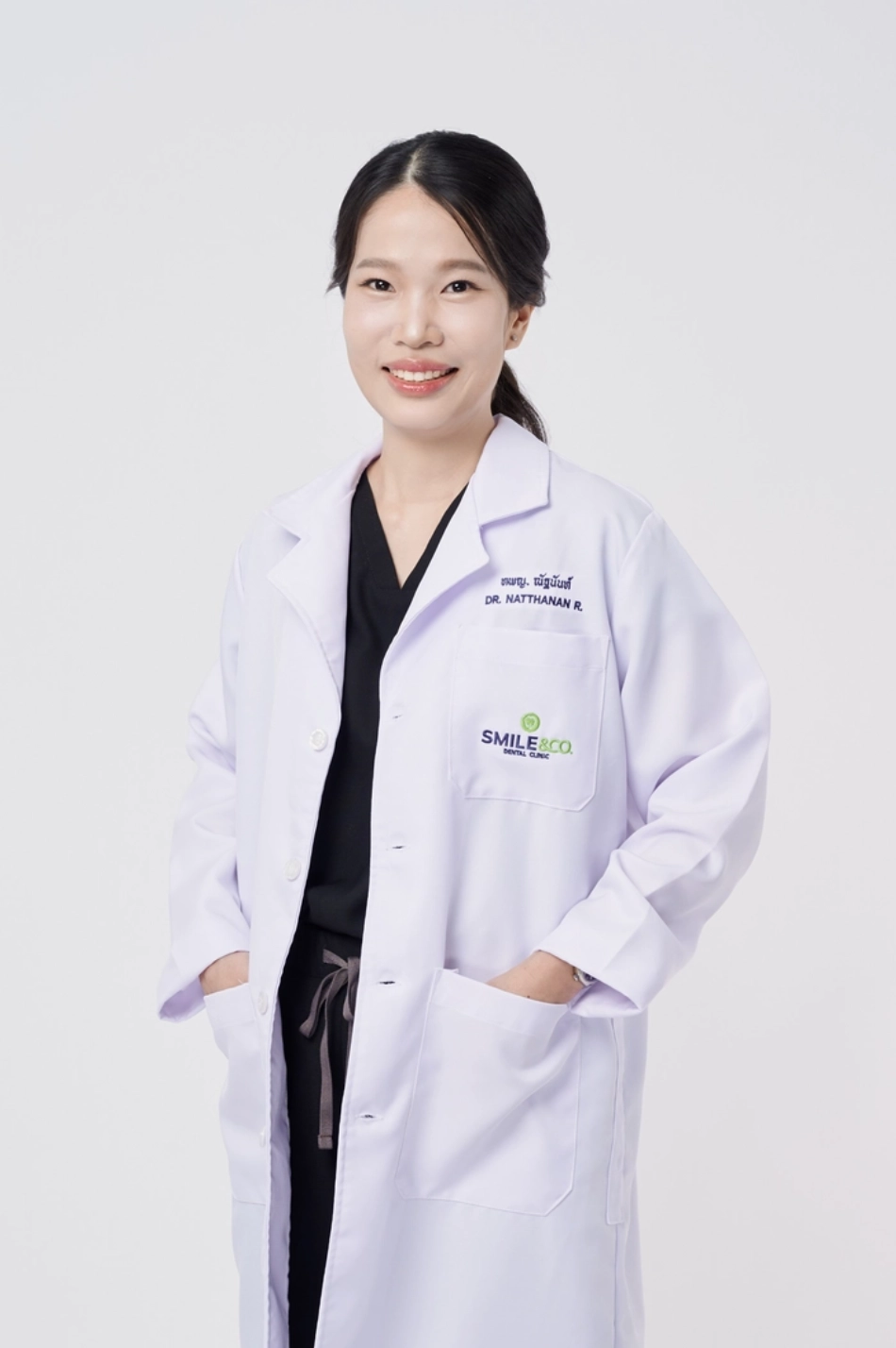 ทพญ. ณัฐนันท์ รุจีรไพบูลย์ smile and co dental clinic
