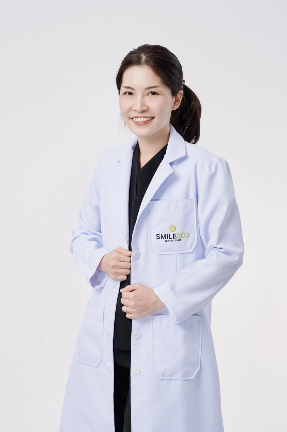 ทพญ. ธิติมา ธุระมนวงศ์ smile and co dental clinic