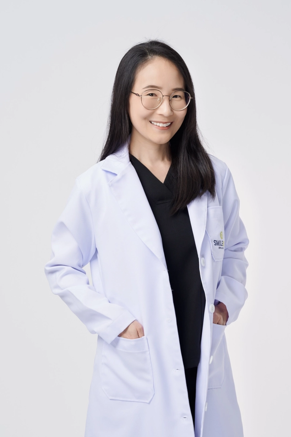 ทพญ. ลีนา ลีลาเธียร smile and co dental clinic