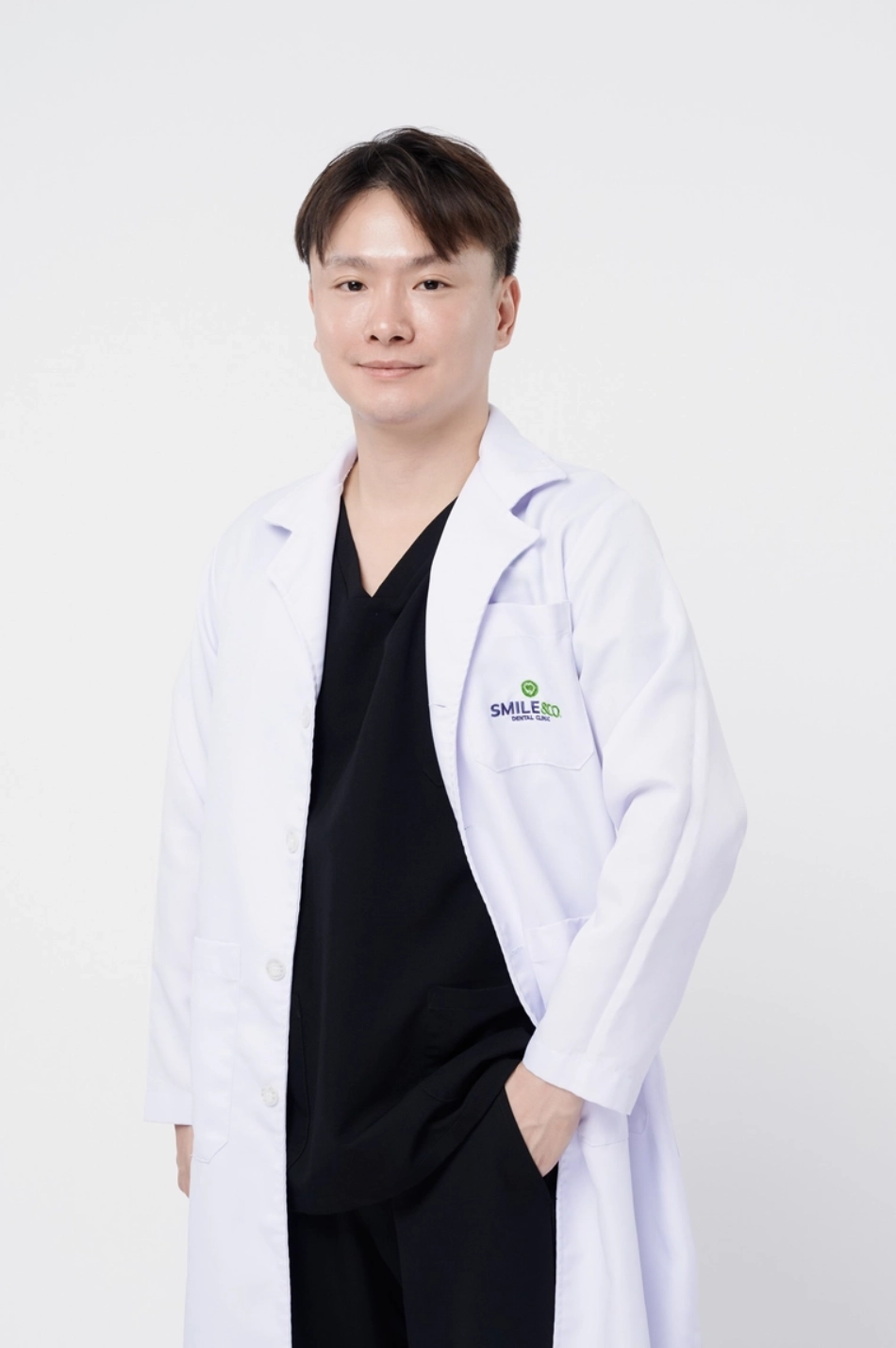 อ.ดร.ทพ. อาทิตย์ ทรงวัชราภรณ์ - smile and co